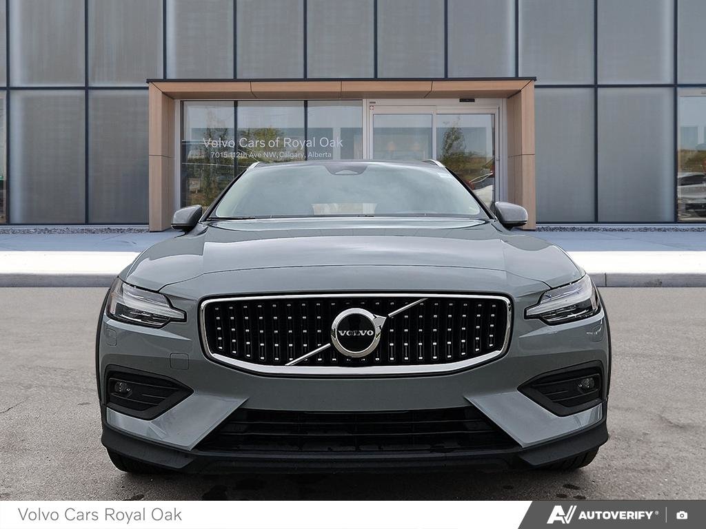 2025 Volvo V60 Cross Country Core-1