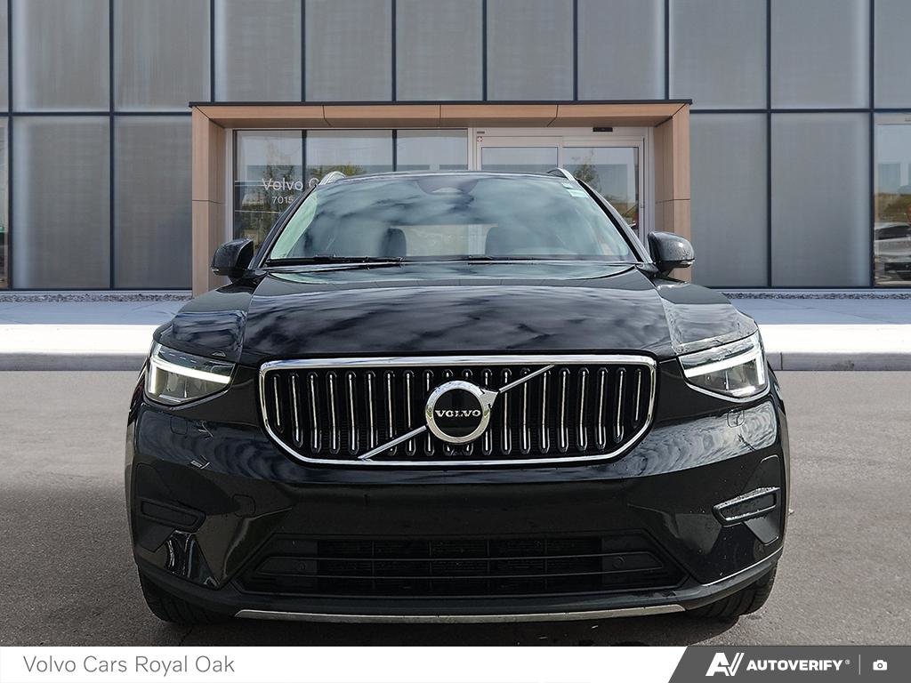 2025 Volvo XC40 Core Bright Theme-1