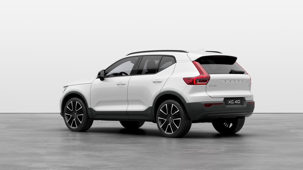 2025 Volvo XC40 Ultra Dark-1