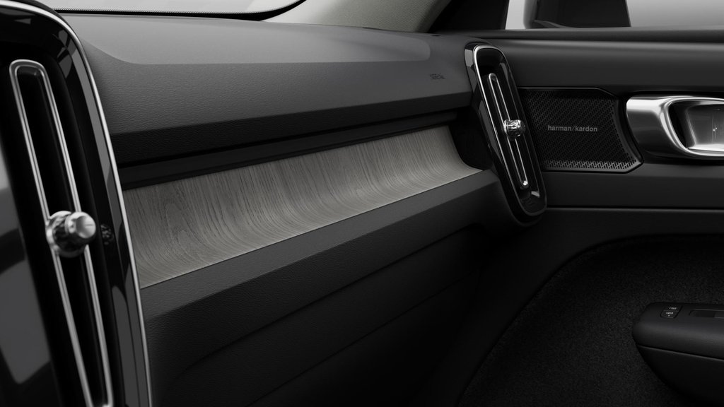 2025 Volvo XC40 Ultra Dark-6