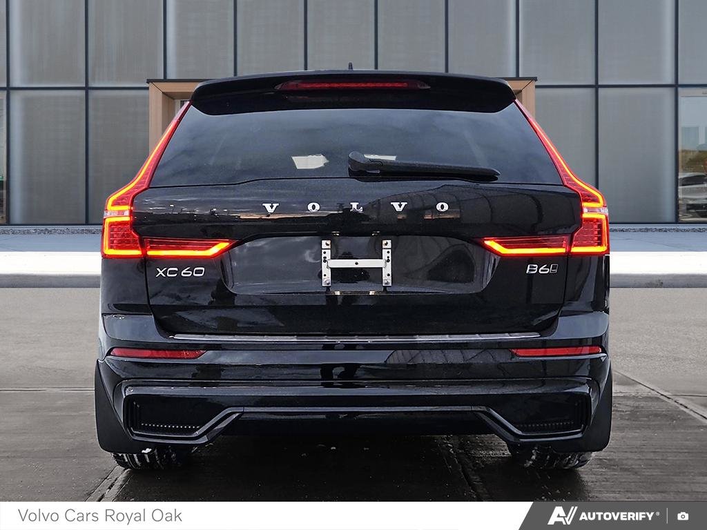 2022 Volvo XC60 R-Design-4