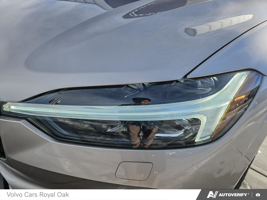 2023 Volvo XC60 Ultimate Dark Theme-7