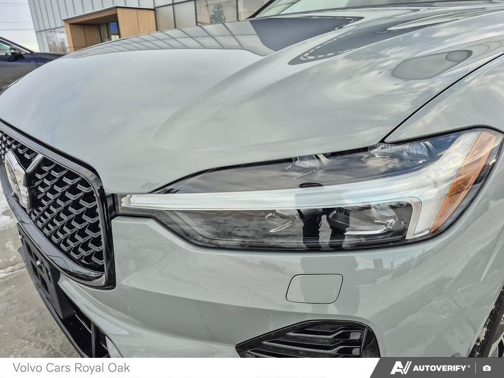 2025 Volvo XC60 Plus Dark Theme-7