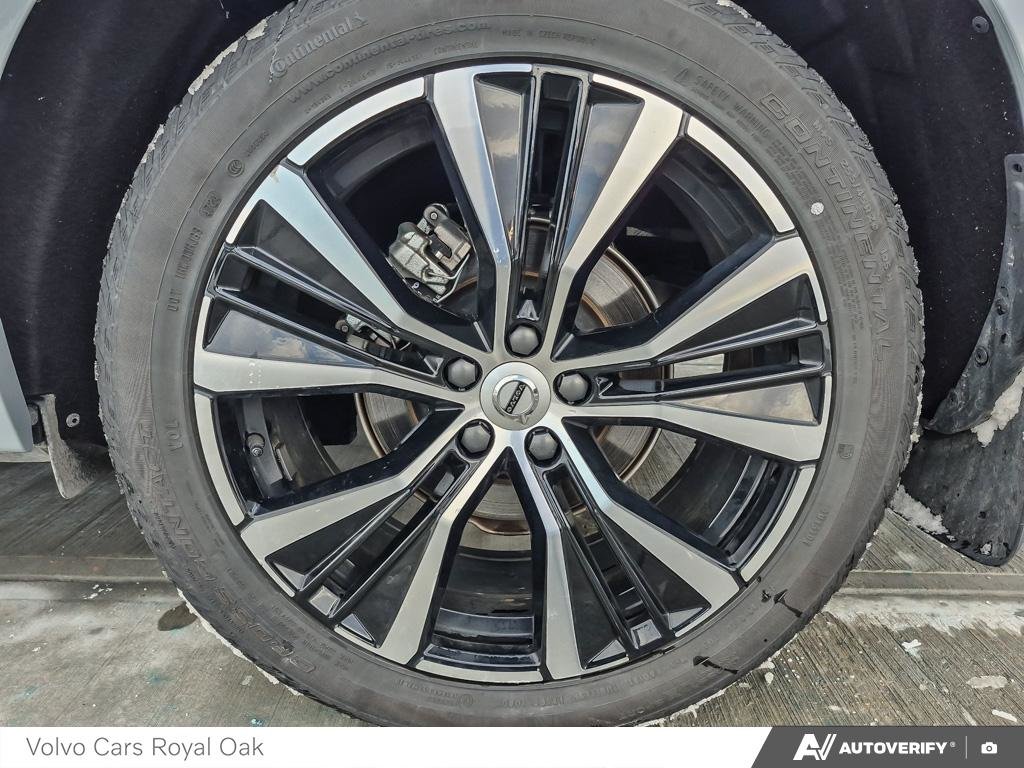 2025 Volvo XC60 Plus Dark Theme-5