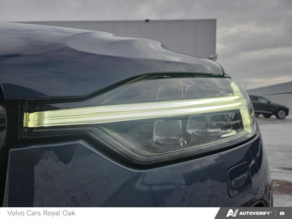 2025 Volvo XC60 Plus Dark Theme-7