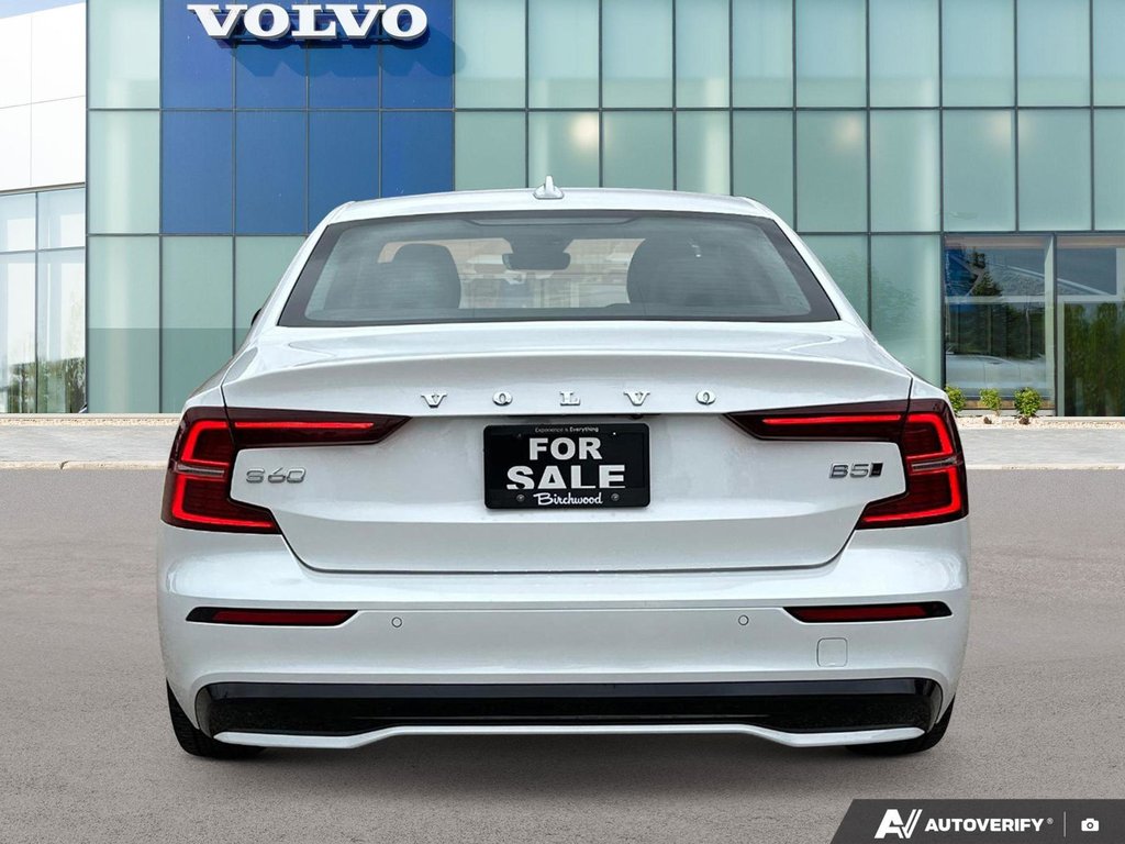 2024 Volvo S60 Plus Dark Theme-3