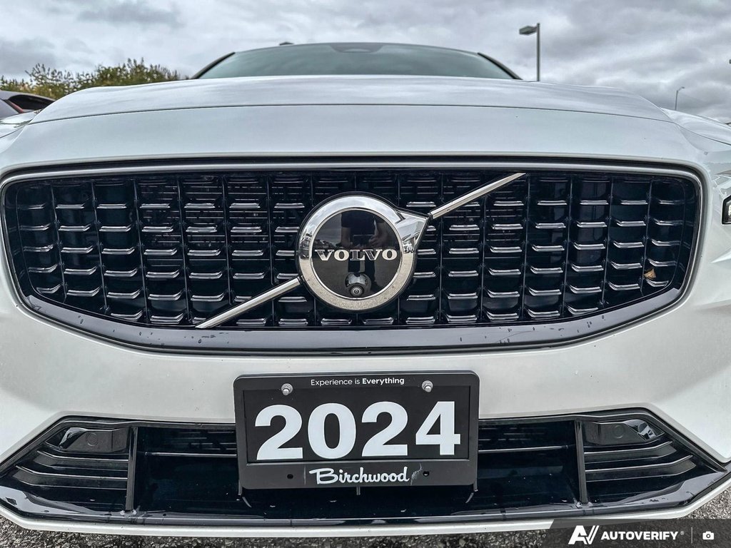 2024 Volvo S60 Plus Dark Theme-5