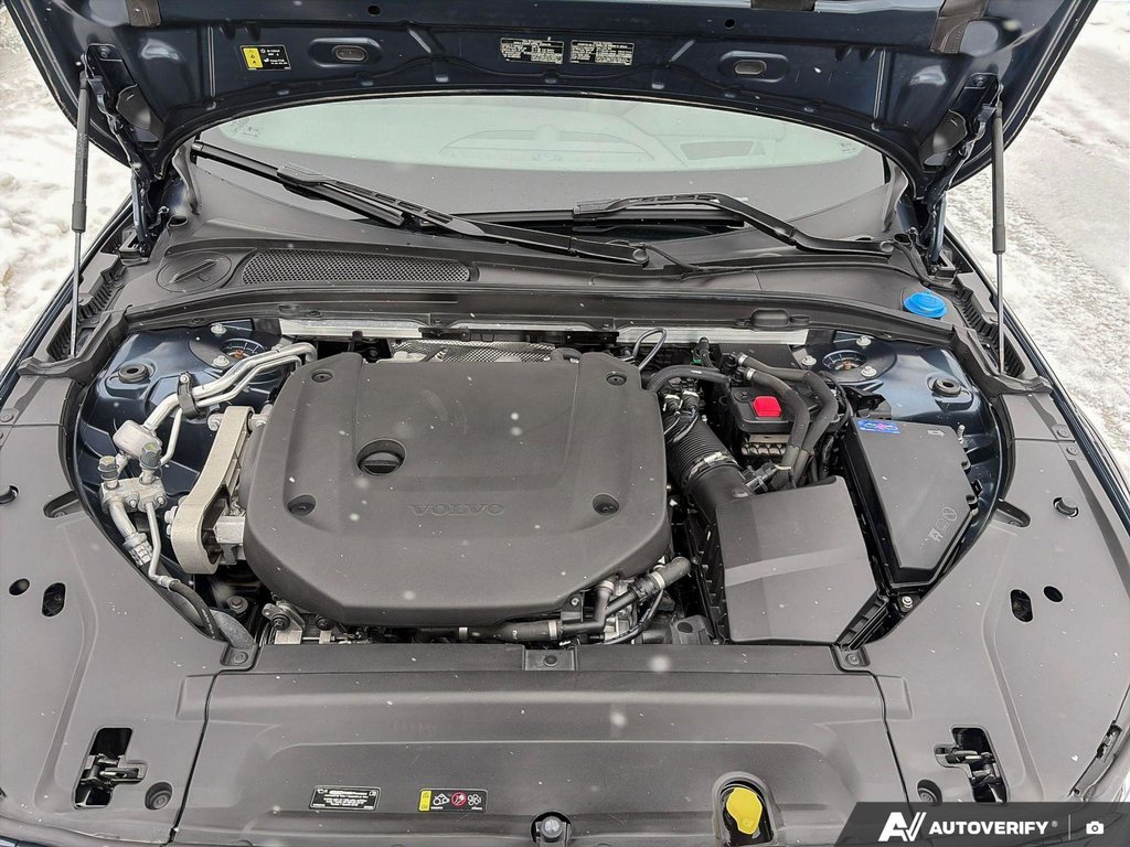 2022 Volvo V90 Cross Country B6 CC-6