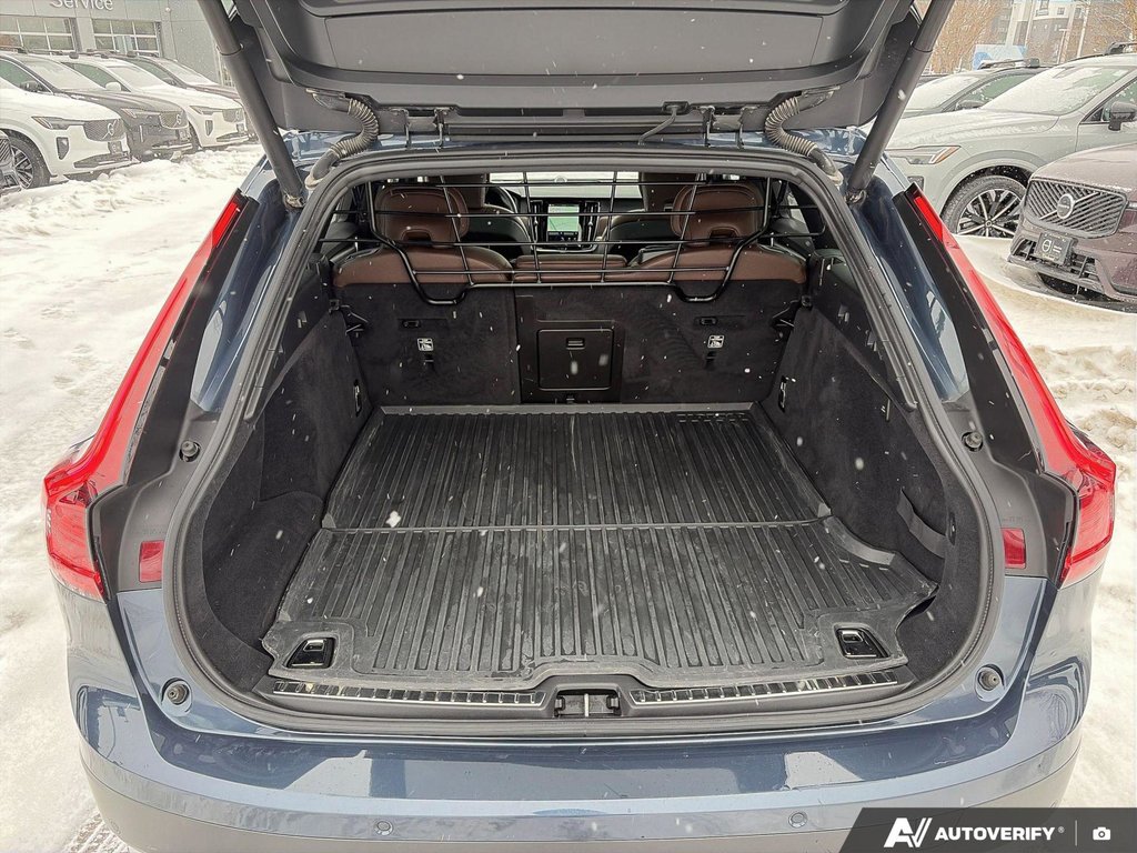 2022 Volvo V90 Cross Country B6 CC-7