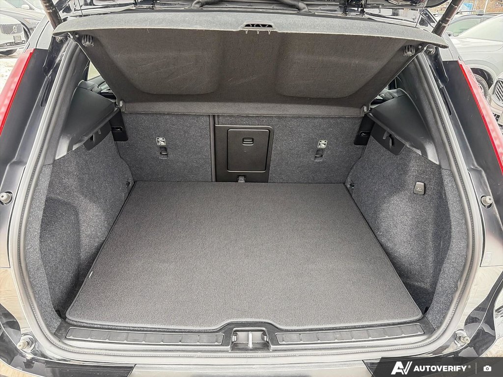 2025 Volvo XC40 Plus Dark Theme-7