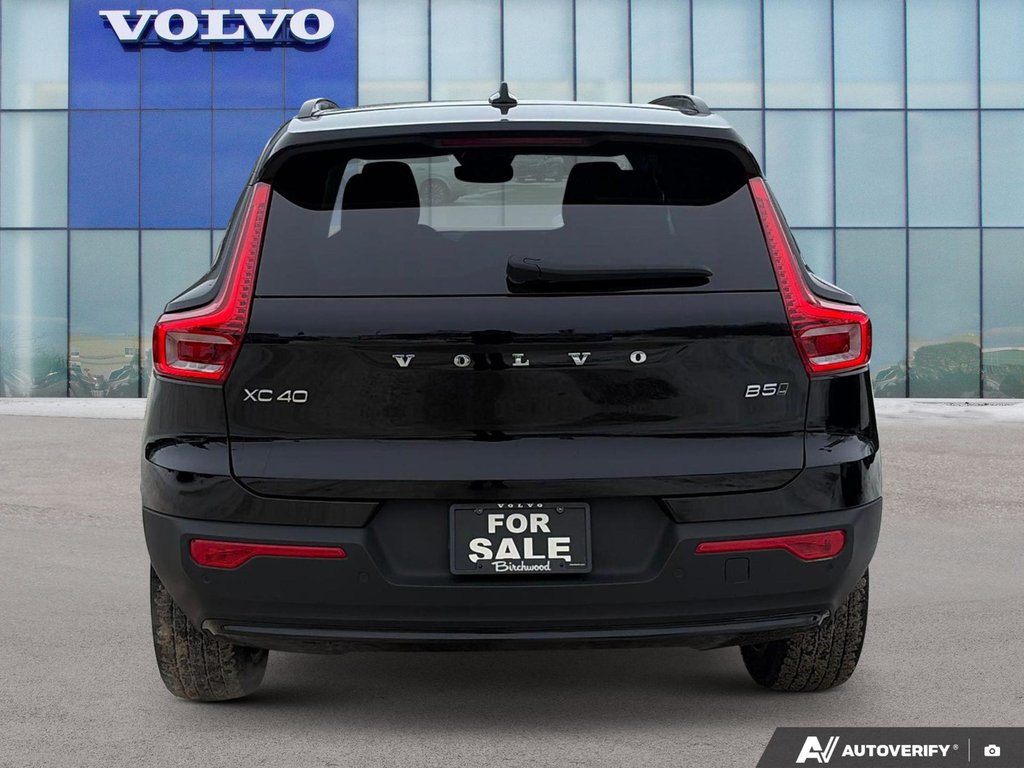 2025 Volvo XC40 Plus Dark Theme-3