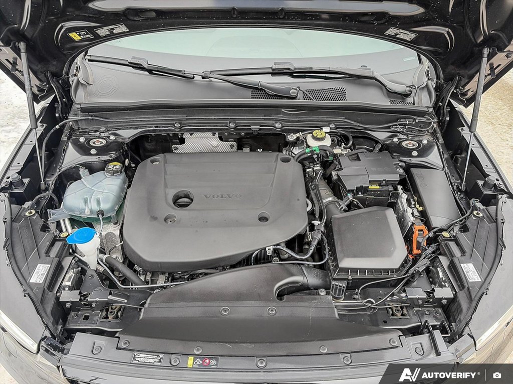 2025 Volvo XC40 Plus Dark Theme-6