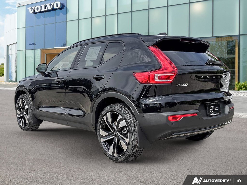 2026 Volvo XC40 Plus Dark Theme-3
