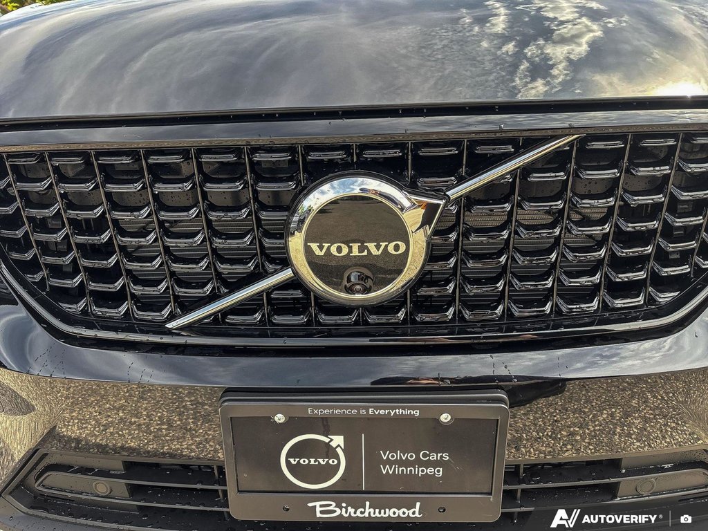 2026 Volvo XC40 Plus Dark Theme-6