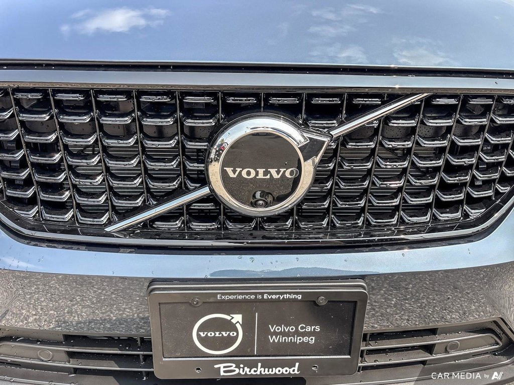 2026 Volvo XC40 Plus Dark Theme-6