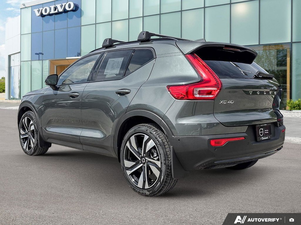 2026 Volvo XC40 Plus Dark Theme-2