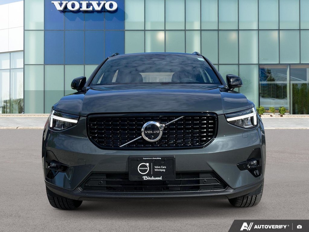 2026 Volvo XC40 Plus Dark Theme-5