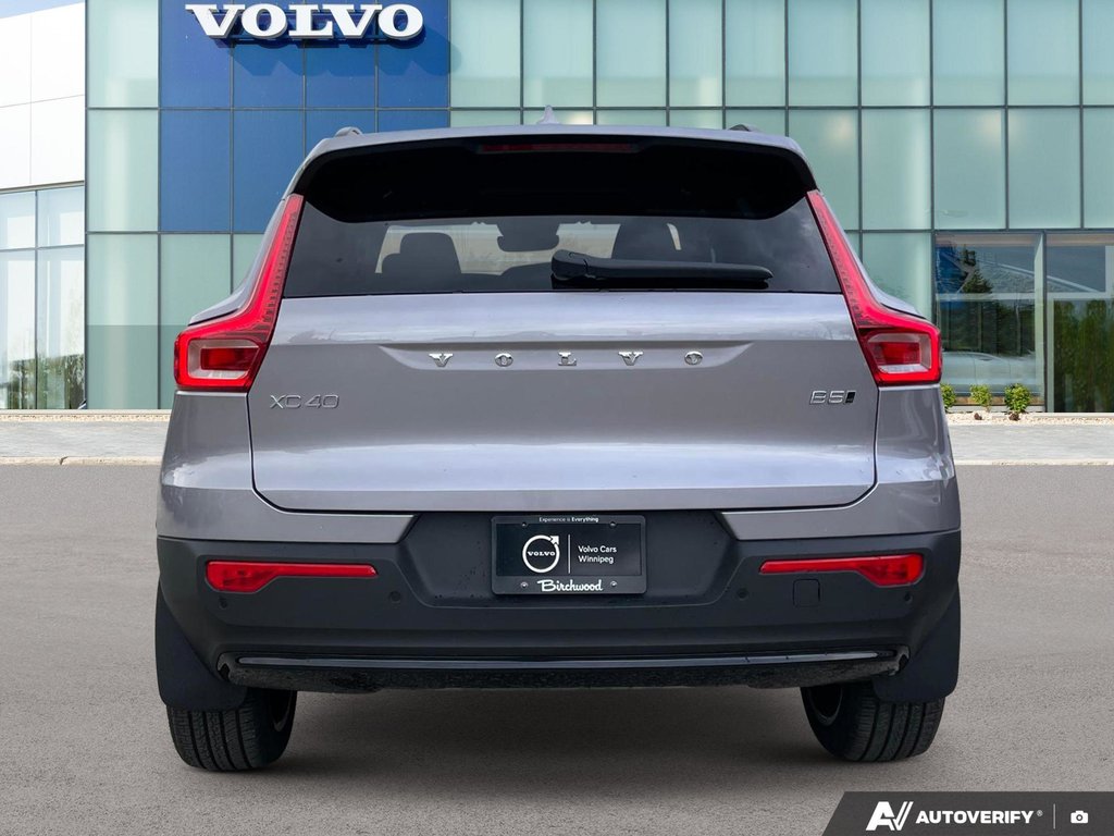 2026 Volvo XC40 Plus Dark Theme-4