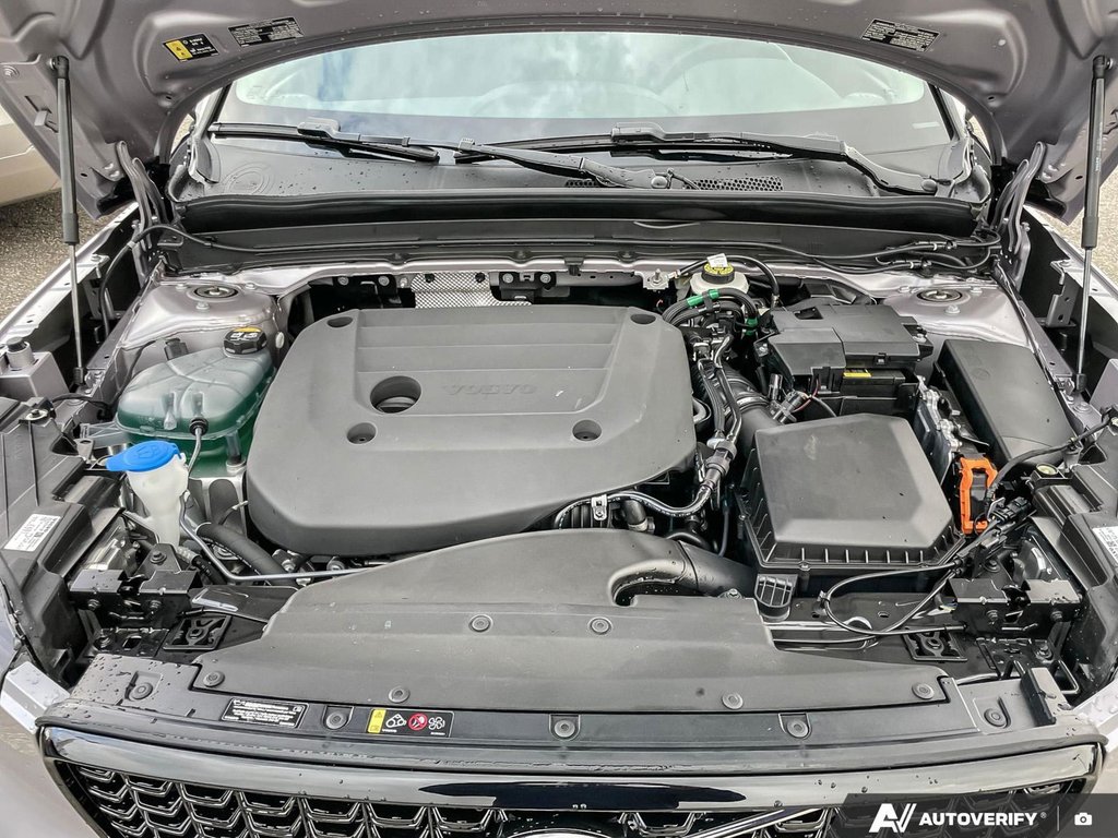 2026 Volvo XC40 Plus Dark Theme-7