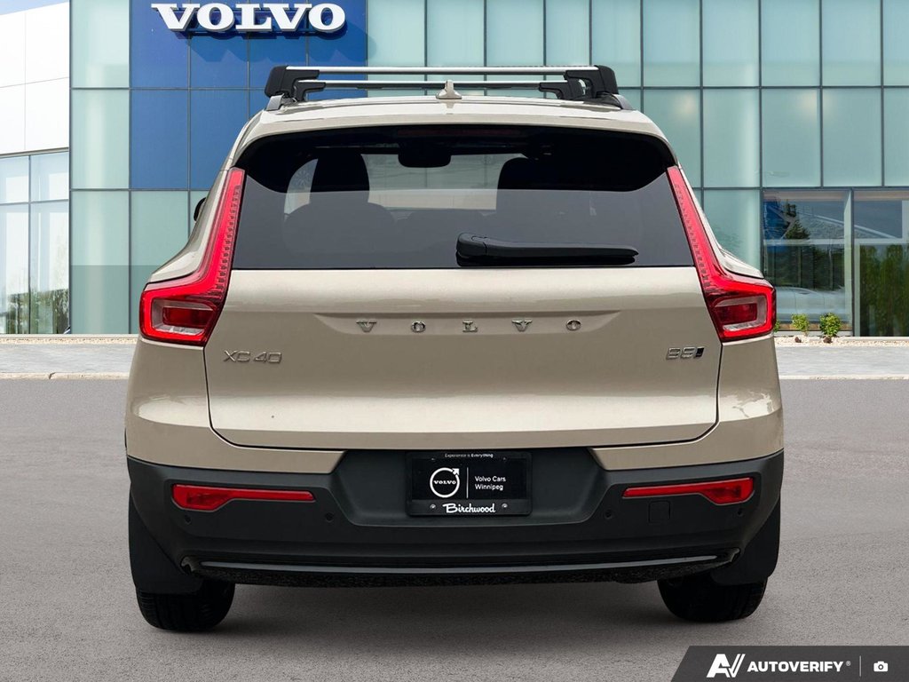 2026 Volvo XC40 Plus Dark Theme-4