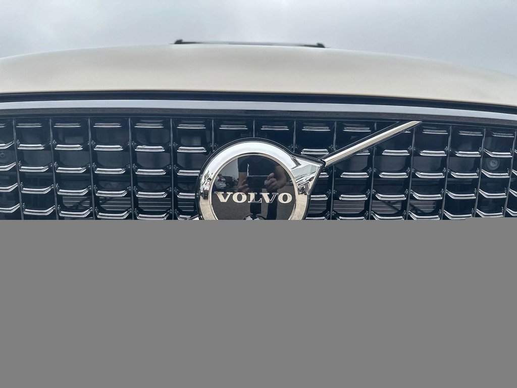 2026 Volvo XC40 Plus Dark Theme-6