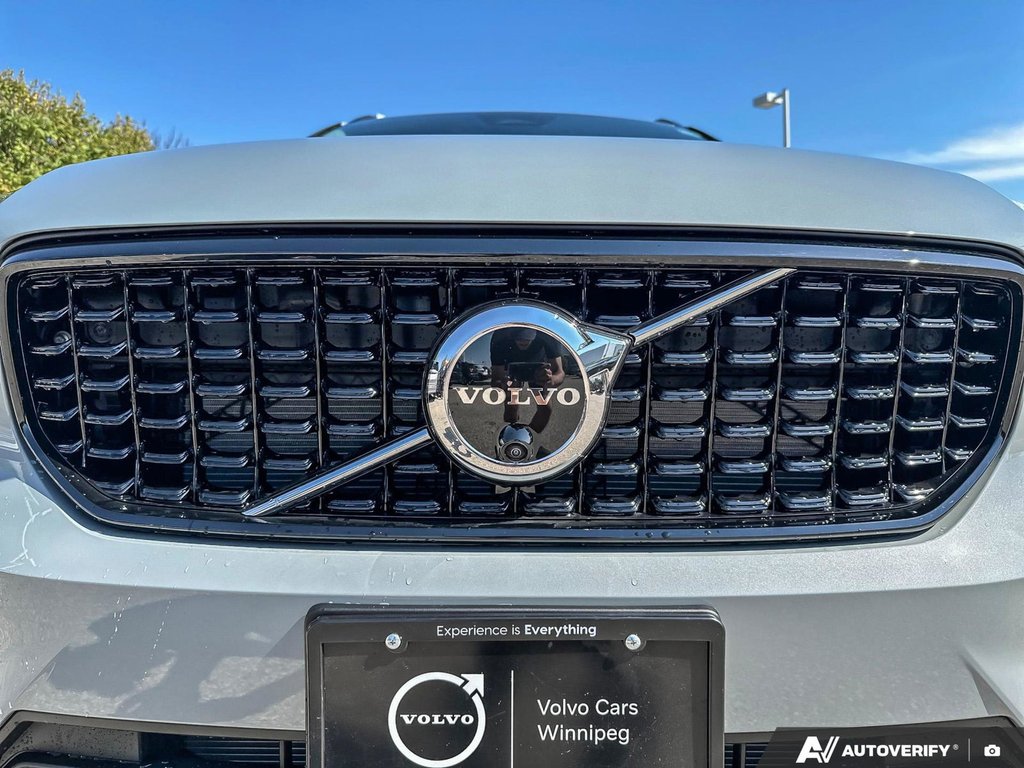 2026 Volvo XC40 Plus Dark Theme-6