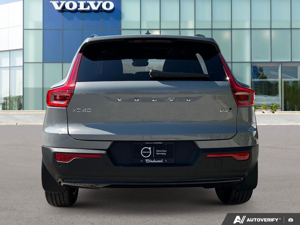 2026 Volvo XC40 Plus Dark Theme-4
