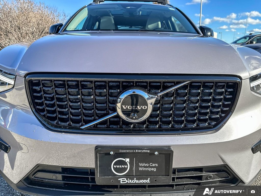 2026 Volvo XC40 Plus Dark Theme-6