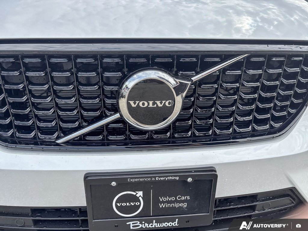 2026 Volvo XC40 Core Dark Theme-6