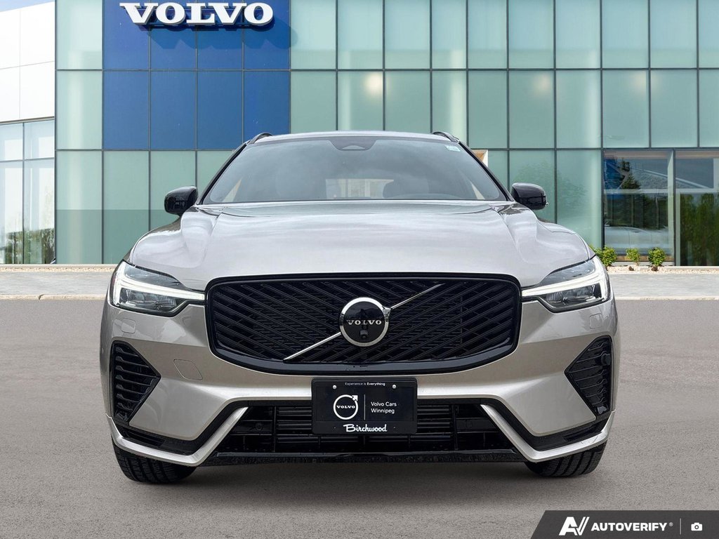 2026 Volvo XC60 Plug-In Hybrid Plus Dark Theme-5