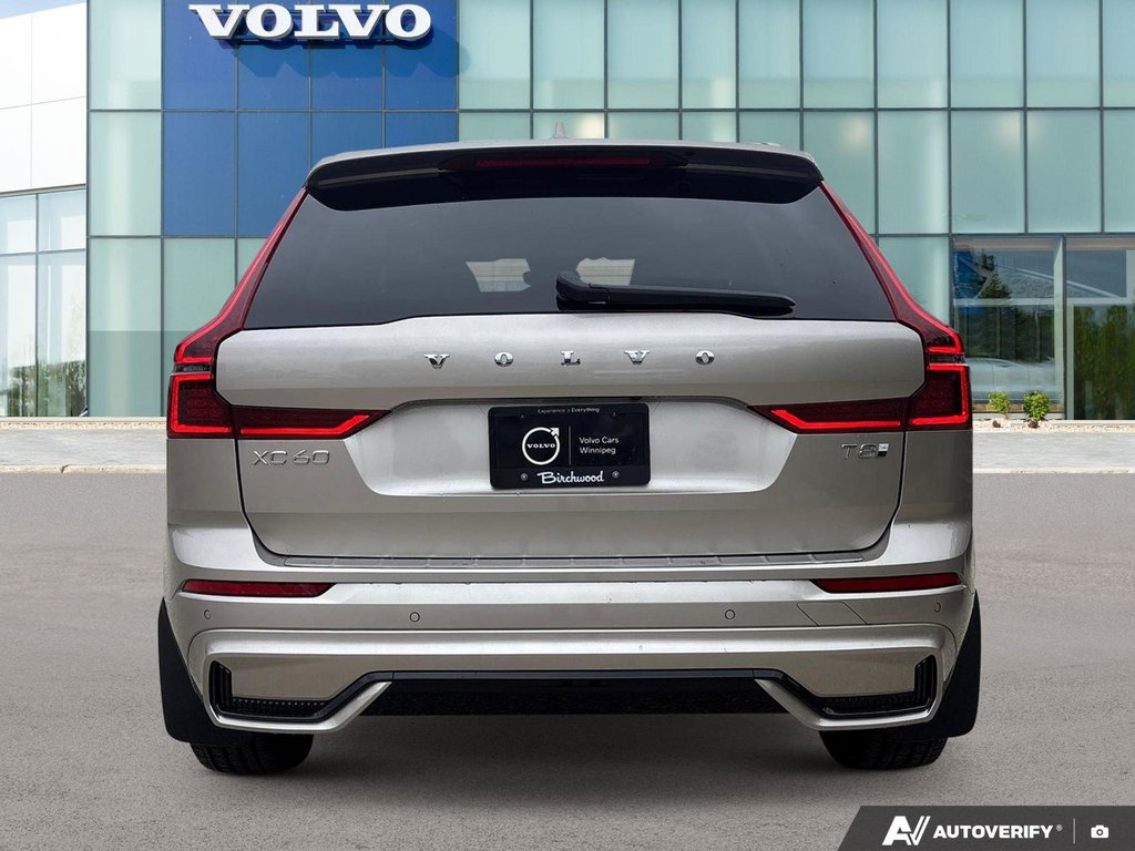 2026 Volvo XC60 Plug-In Hybrid Plus Dark Theme-4