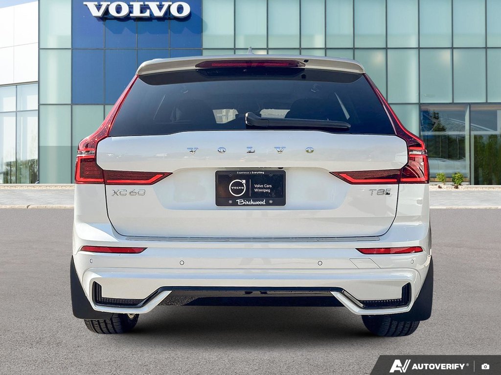 2026 Volvo XC60 Plug-In Hybrid Plus Dark Theme-4