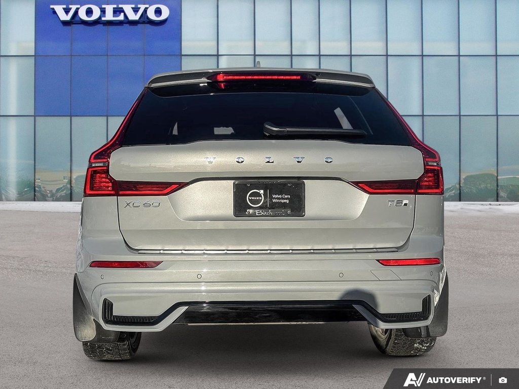 2026 Volvo XC60 Plug-In Hybrid Plus Dark Theme-3
