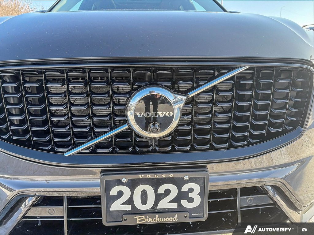 2023 Volvo XC60 Ultimate Dark Theme-5