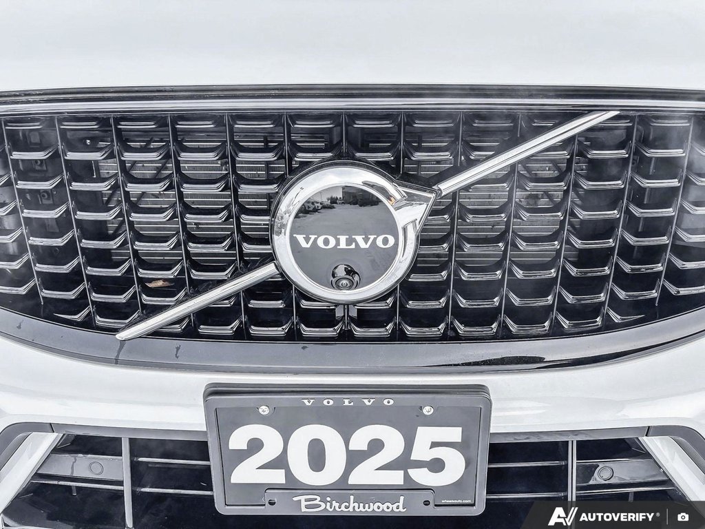 2025 Volvo XC60 Plus Dark Theme-6