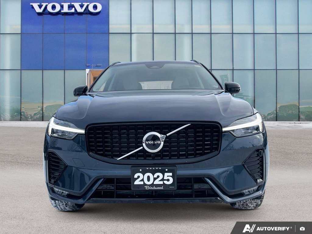 2025 Volvo XC60 Core Dark Theme-4