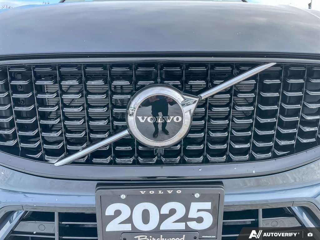 2025 Volvo XC60 Core Dark Theme-5