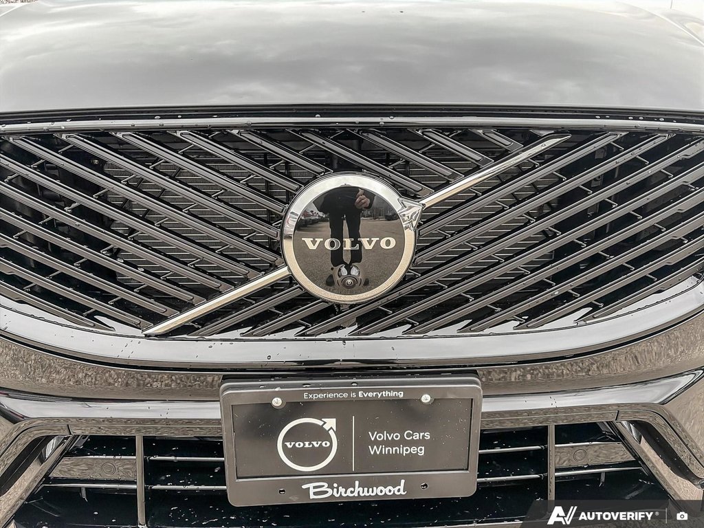 2026 Volvo XC60 Plus Dark Theme-6