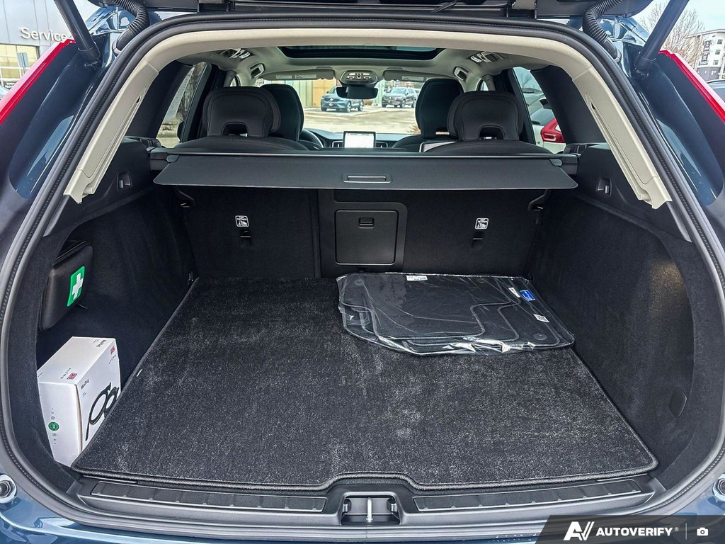 2026 Volvo XC60 Core Dark Theme-7