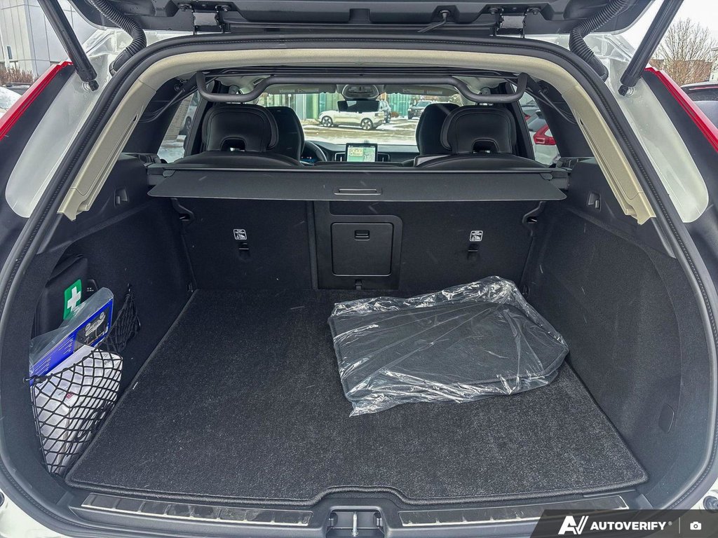 2026 Volvo XC60 Ultra Dark Theme-7