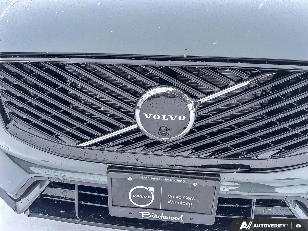 2026 Volvo XC60 Plus Dark Theme-5