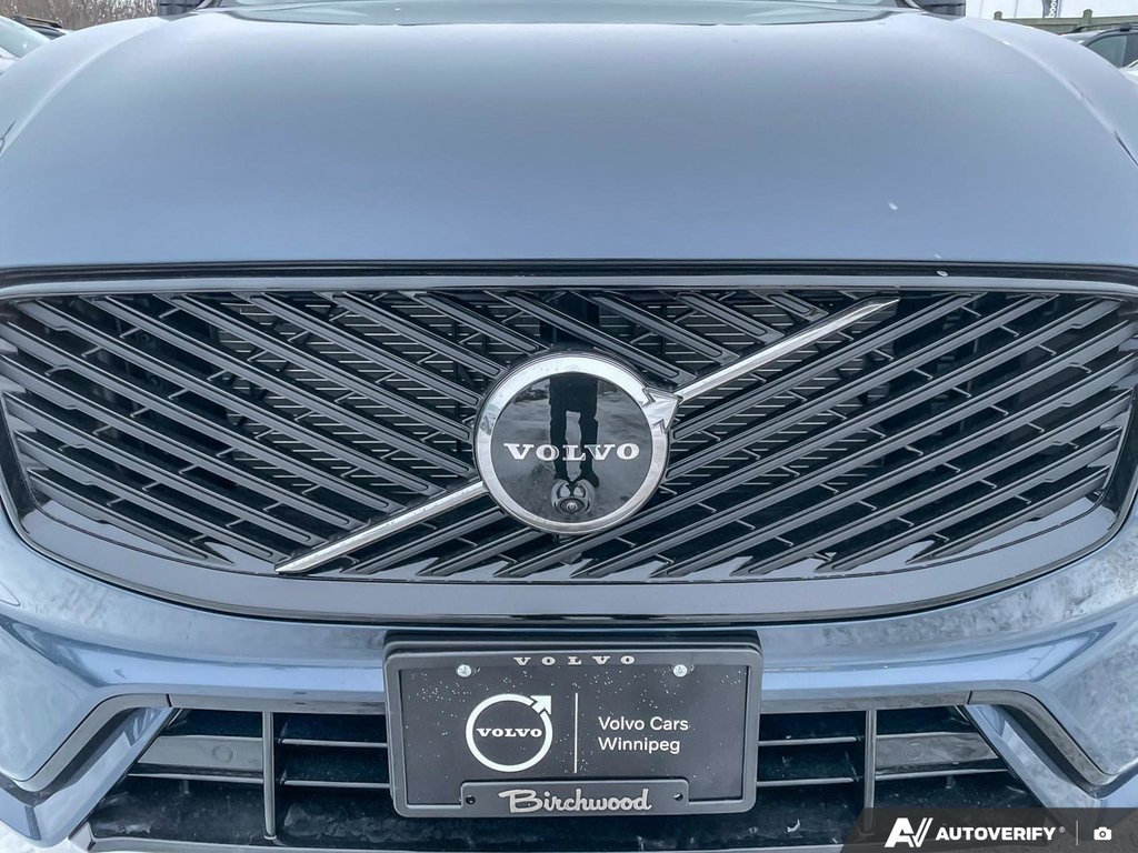 2026 Volvo XC60 Ultra Dark Theme-6