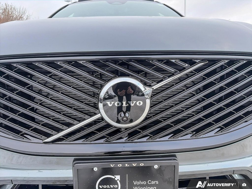 2026 Volvo XC60 Plus Dark Theme-6