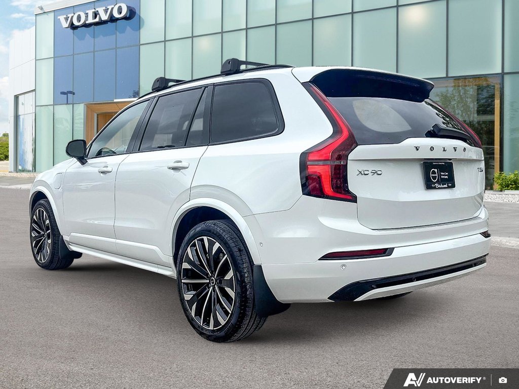 2026 Volvo XC90 Plug-In Hybrid Plus Dark Theme-3