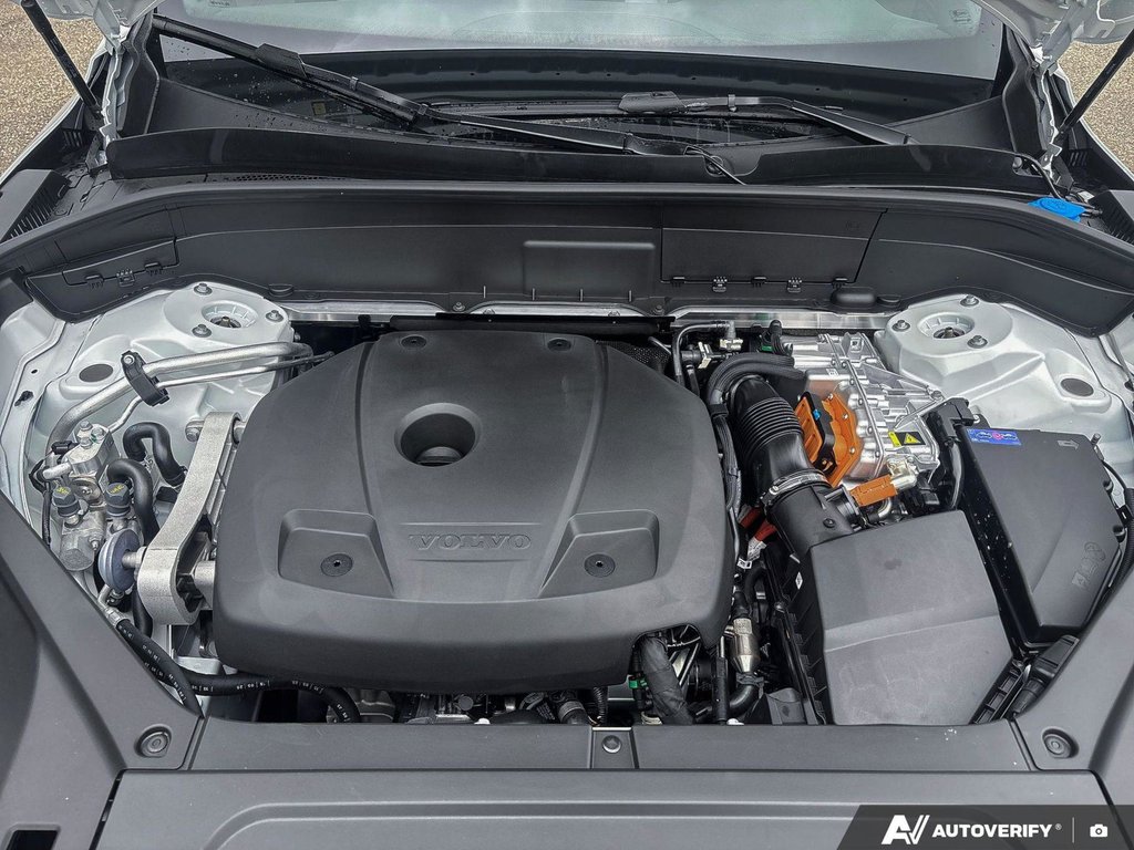 2026 Volvo XC90 Plug-In Hybrid Plus Dark Theme-7