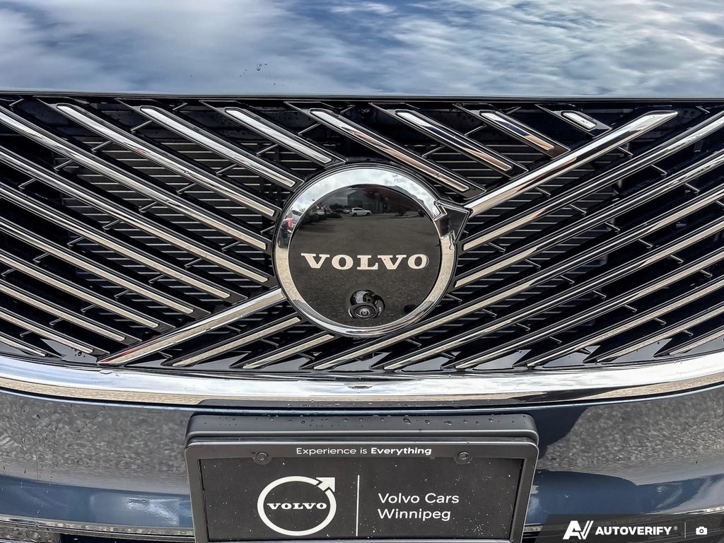 2026 Volvo XC90 Plug-In Hybrid Ultra Bright Theme-6