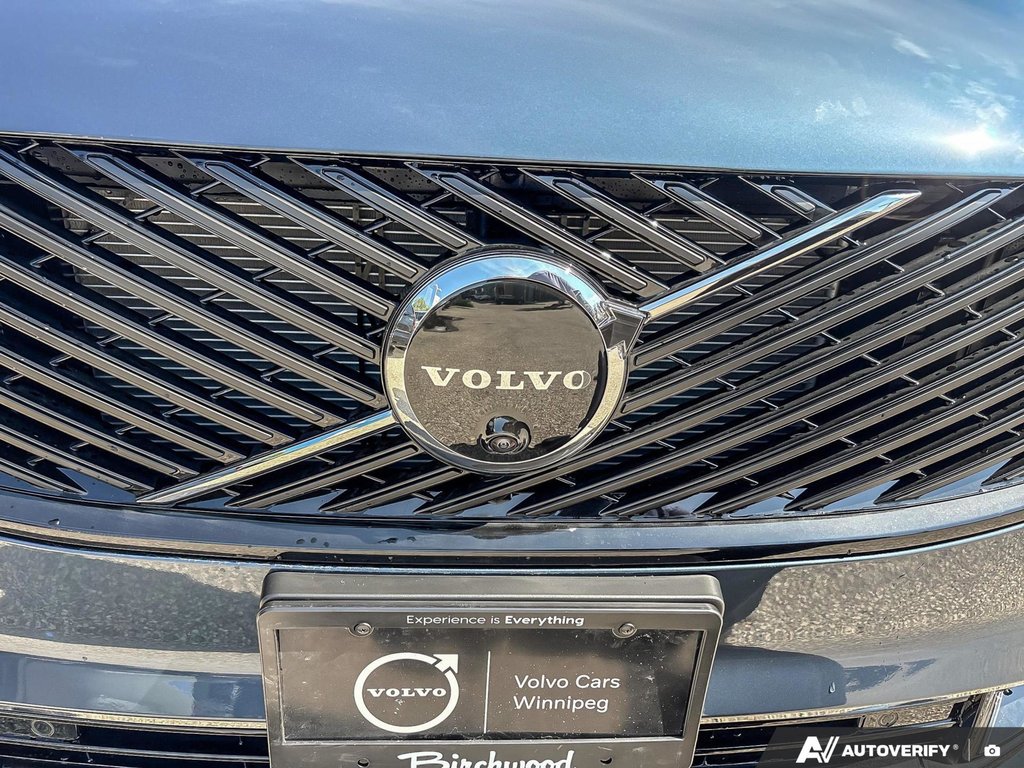 2026 Volvo XC90 Plug-In Hybrid Ultra Dark Theme-5