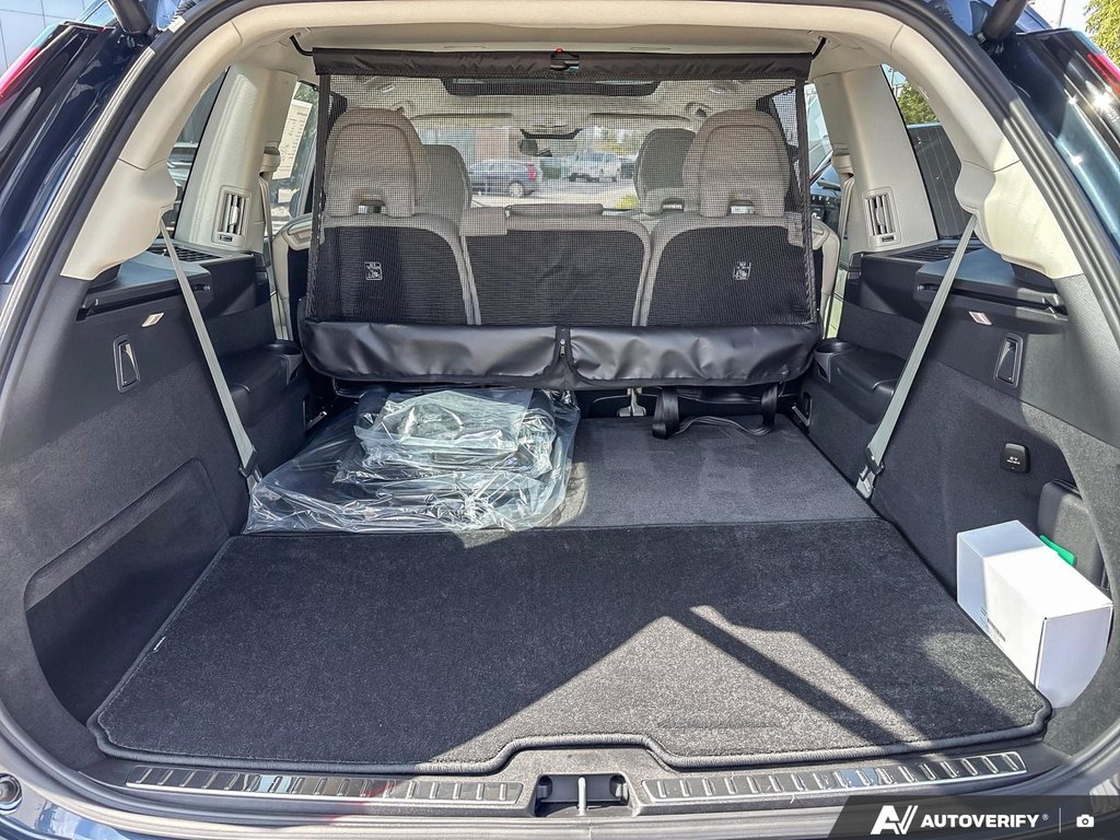 2026 Volvo XC90 Plug-In Hybrid Ultra Dark Theme-7