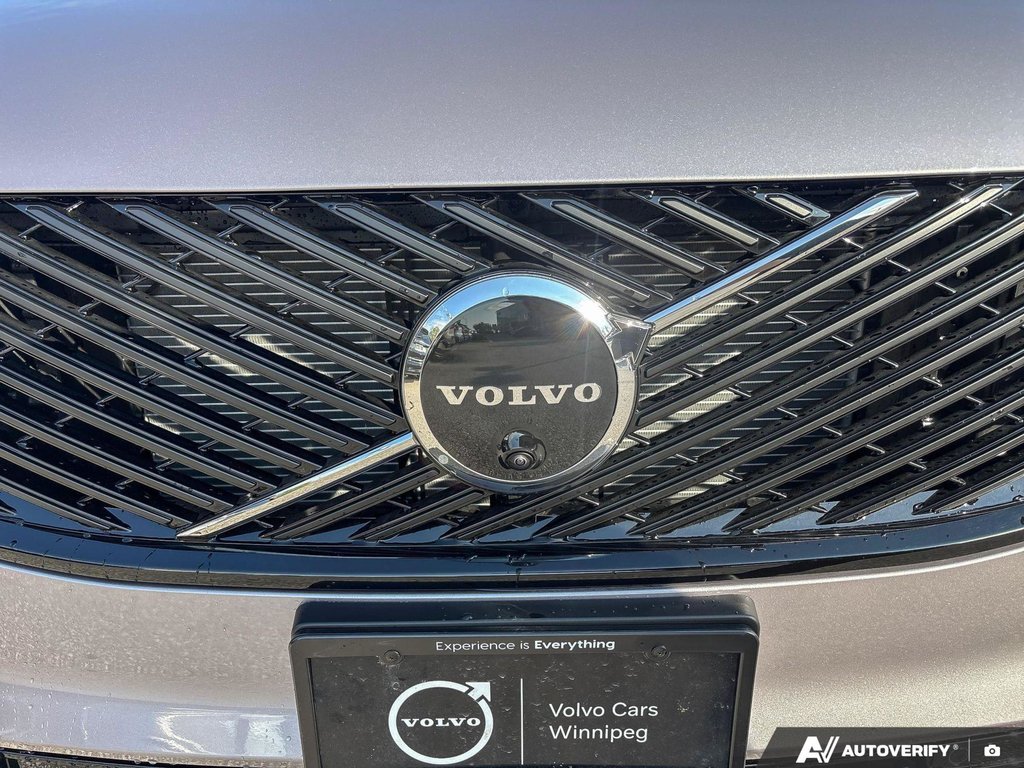 2026 Volvo XC90 Plug-In Hybrid Plus Dark Theme-6