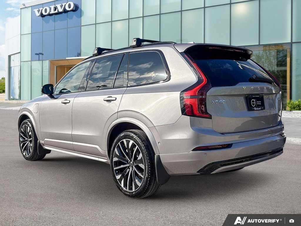 2026 Volvo XC90 Plug-In Hybrid Plus Dark Theme-3
